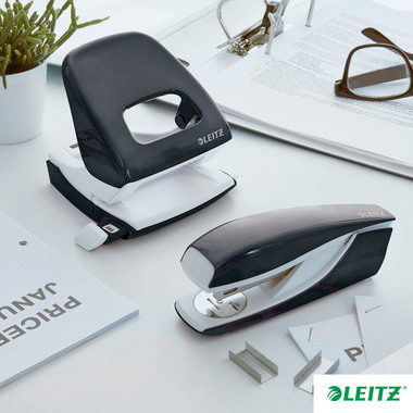 LEITZ Perforateur/Agrafeuse WOW 5095-10-95 noir, Bundle