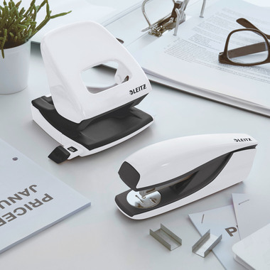 LEITZ Locher/Hefter WOW 5095-10-01 weiss, Bundle